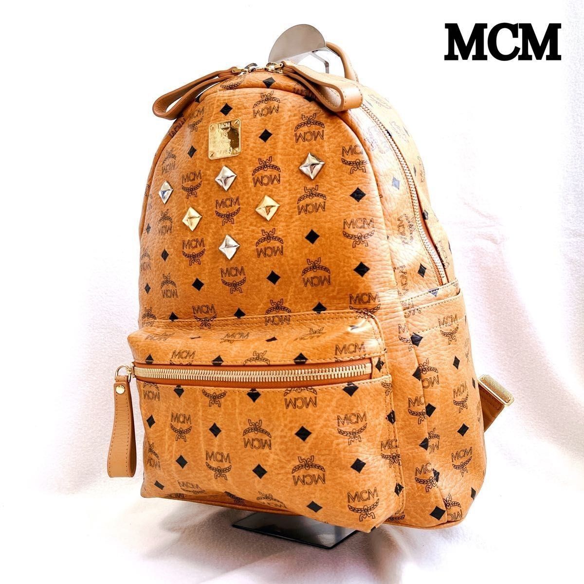 热门 MCM 双肩包 镶钉 大容量 皮革 维塞托斯图案 单色花纹 包包 背包 奶油色 珠饰 A4收纳