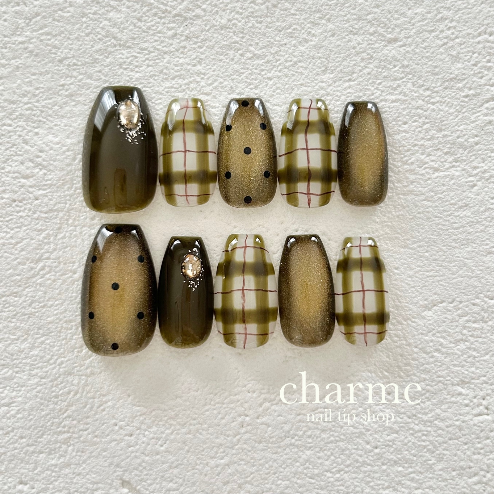 【【Ready Stock】Nail Tips Khaki Check Hand-painted Dots Magnetic Plump Stylish Adult Autumn Green Nuance