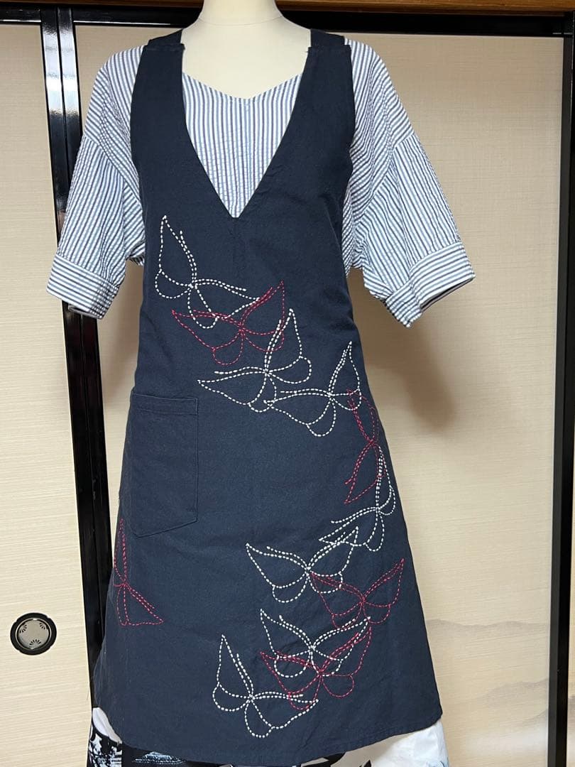 Olympus Seishi Co., Ltd. Made in Japan, 100% Cotton Navy Apron with Butterfly Embroidery