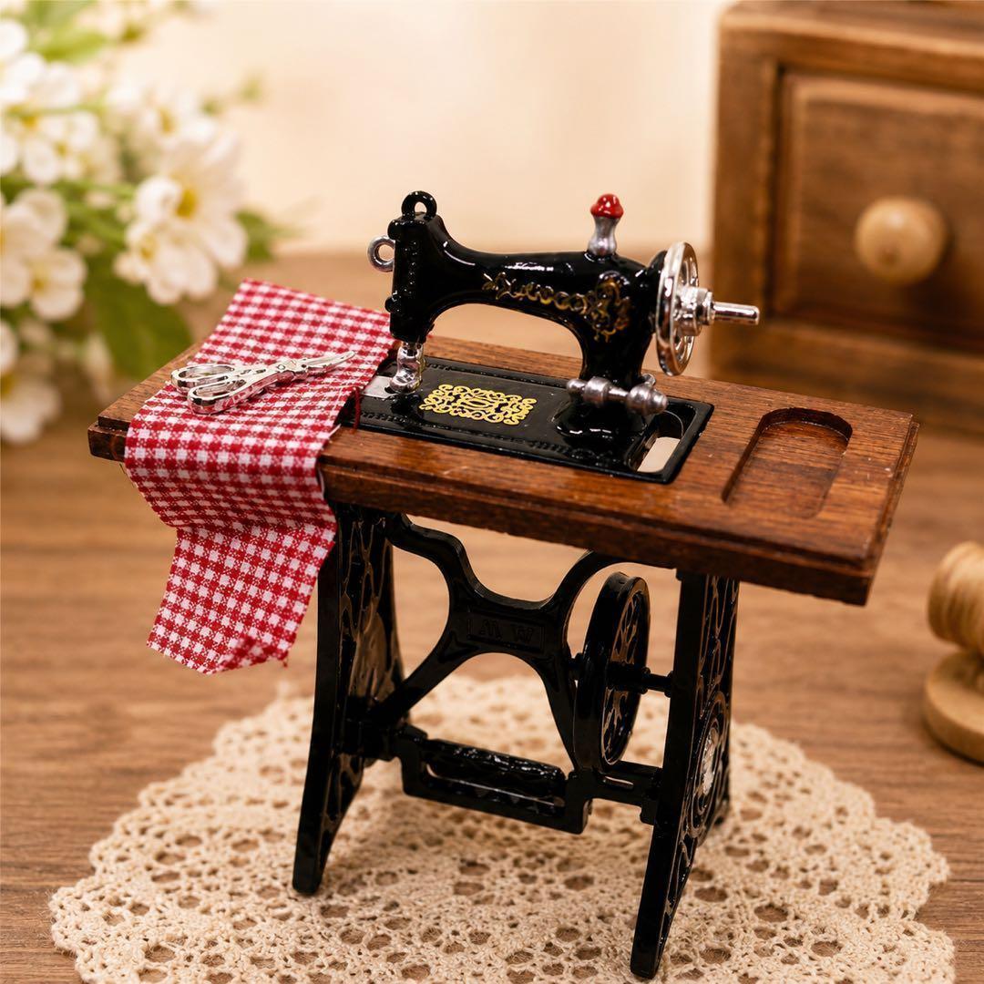 Miniature Sewing Machine Antique Style Dollhouse Retro Interior Ornament