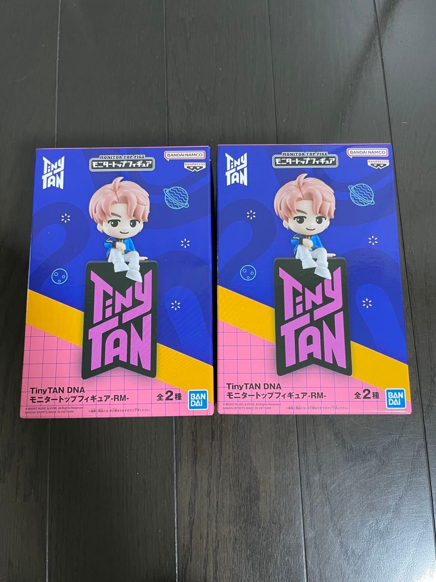 TinyTAN DNA 显示器顶部手办 RM 2个套装