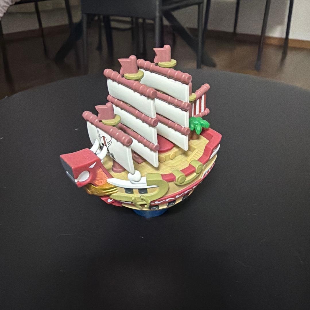 海贼王 红色力量号手办 近乎全新