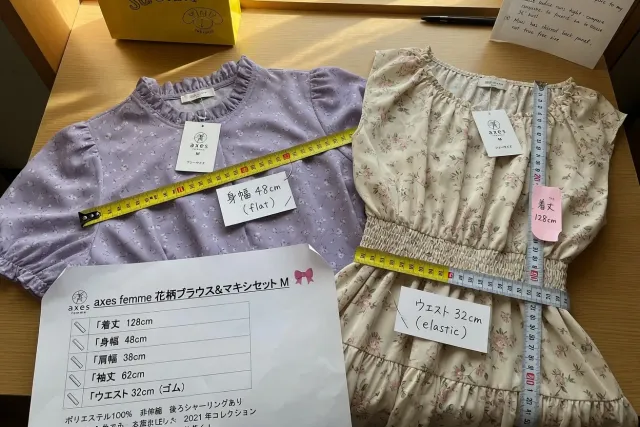 Axes femme blouse and maxi dress measurements shown with a measuring tape on a Japanese resale listing