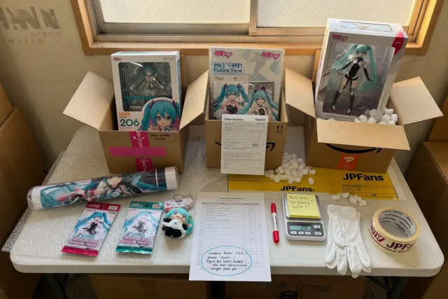 Hatsune Miku figures and character goods prepared to consolidate for shipping from Japan