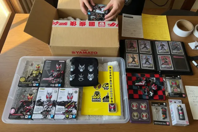 Choose Kamen Rider items that combine well