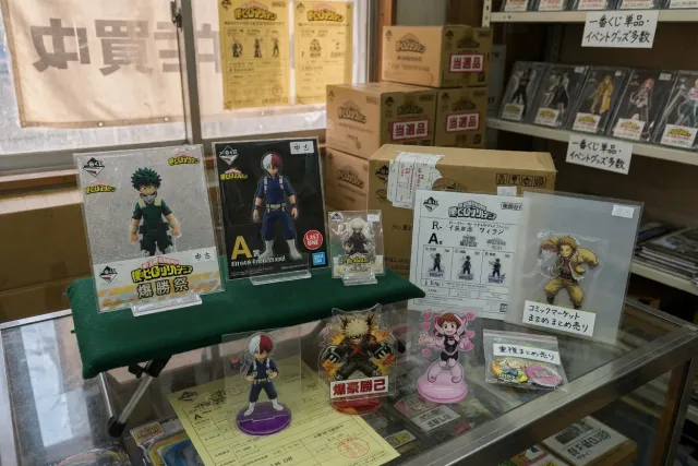 Rare My Hero Academia Ichiban Kuji prizes and character acrylic stands arranged in a Japanese collector shop