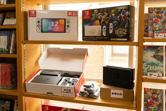 Nintendo Switch 2 console and game listings displayed on a Japanese marketplace shelf